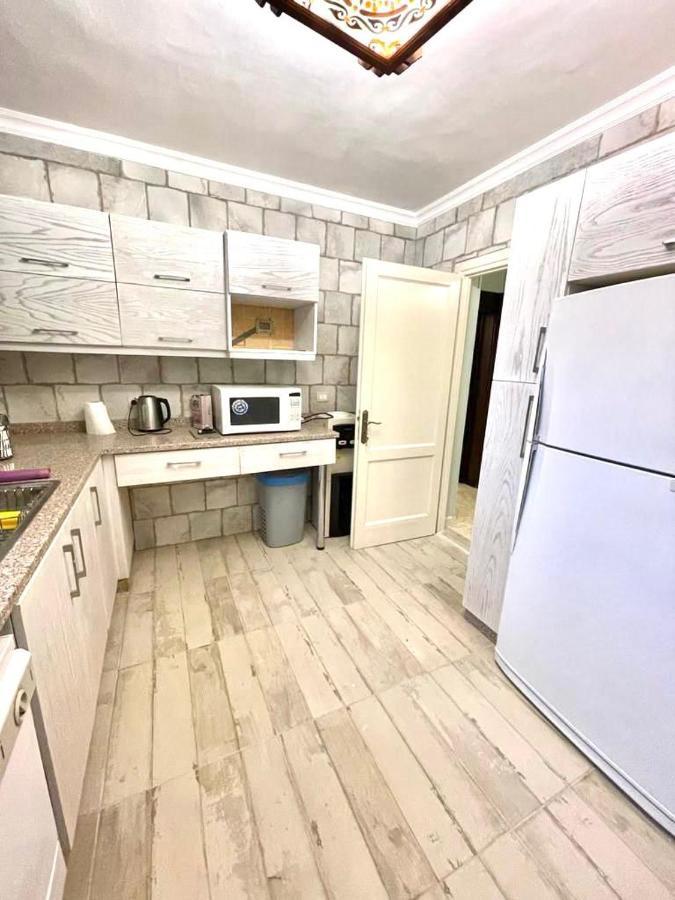 Luxurious 3 Bedroom Rustic Apartment Overlooking Huge Garden - For Families And Couples ไคโร ภายนอก รูปภาพ