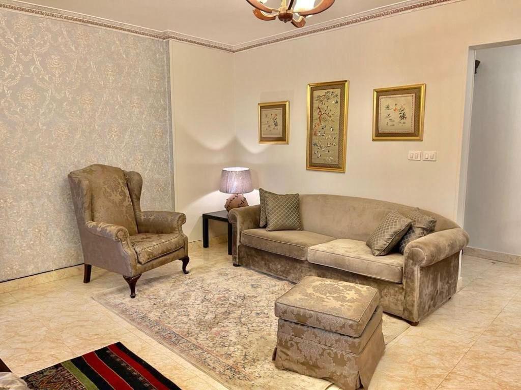 Luxurious 3 Bedroom Rustic Apartment Overlooking Huge Garden - For Families And Couples ไคโร ภายนอก รูปภาพ