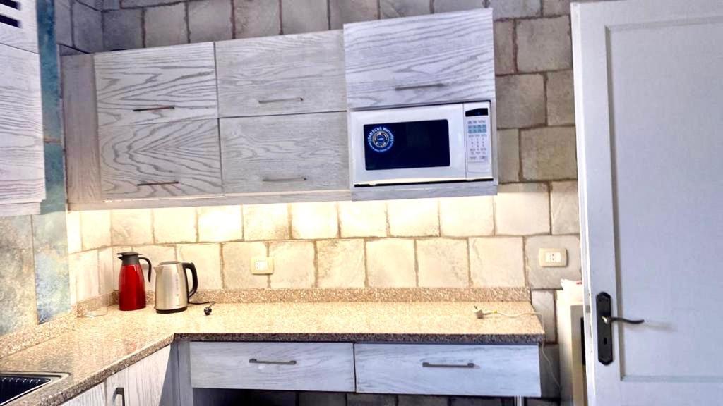 Luxurious 3 Bedroom Rustic Apartment Overlooking Huge Garden - For Families And Couples ไคโร ภายนอก รูปภาพ