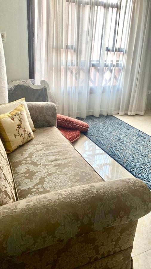 Luxurious 3 Bedroom Rustic Apartment Overlooking Huge Garden - For Families And Couples ไคโร ภายนอก รูปภาพ