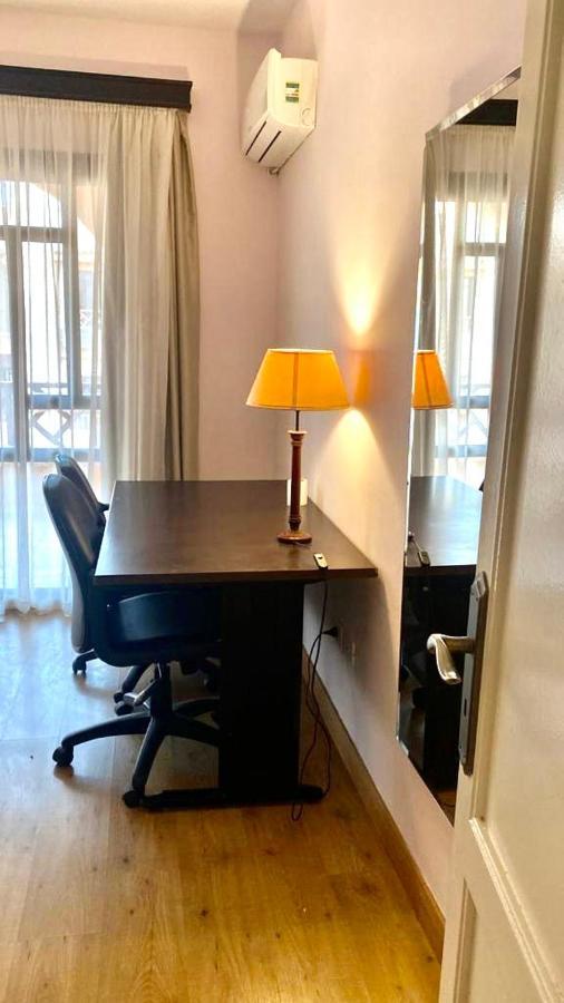 Luxurious 3 Bedroom Rustic Apartment Overlooking Huge Garden - For Families And Couples ไคโร ภายนอก รูปภาพ