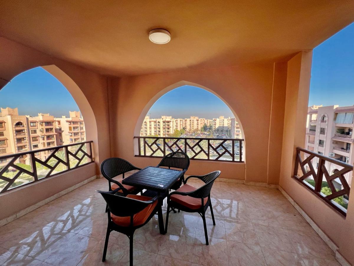 Luxurious 3 Bedroom Rustic Apartment Overlooking Huge Garden - For Families And Couples ไคโร ภายนอก รูปภาพ
